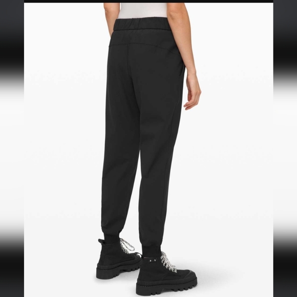 Lululemon On the Fly Jogger *Luxtreme Black - Picture 1 of 5